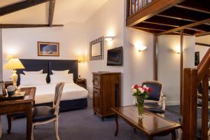 Family Suite room in Relais Hôtel du Vieux Paris
