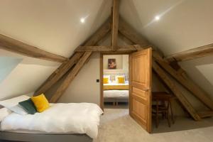 Maisons de vacances Beautiful Farmhouse - 1h40 South Paris : photos des chambres