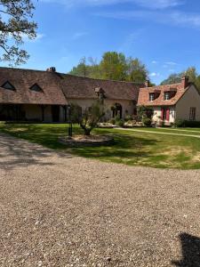 Maisons de vacances Beautiful Farmhouse - 1h40 South Paris : photos des chambres