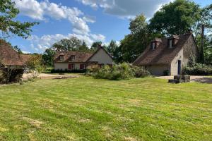 Maisons de vacances Beautiful Farmhouse - 1h40 South Paris : photos des chambres