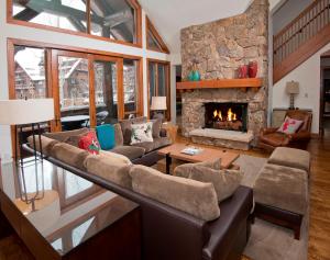 Three-Bedroom Apartment room in Snowcloud 302SC