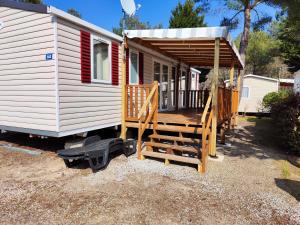 Maisons de vacances Bungalow de 3 chambres avec piscine partagee jardin amenage et wifi a Saint Julien en Born a 4 km de la plage : photos des chambres