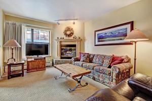 Two-Bedroom Apartment room in River Mtn Lodge W319