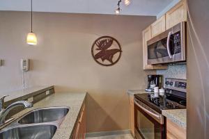 River Mnt Lodge W323