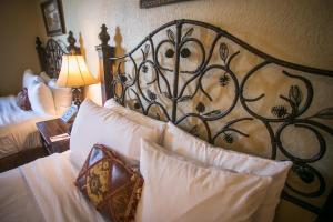 Silverado Lodge with Fireplaces and Pool Views