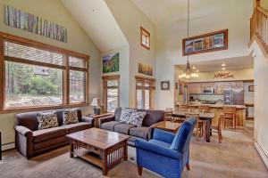 Three-Bedroom House room in Mountain Thunder M803