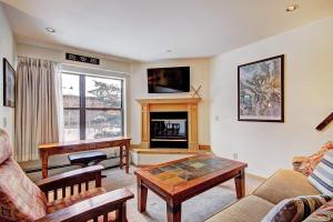 One-Bedroom Apartment room in River Mtn Lodge W215C
