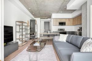 Downtown 1BR w Pool Gym WD nr Staples Center LAX-547