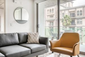 Downtown 1BR w Pool Gym WD nr Staples Center LAX-547