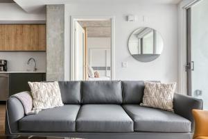 Downtown 1BR w Pool Gym WD nr Staples Center LAX-547