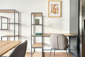 Downtown 1BR w Pool Gym WD nr Staples Center LAX-547