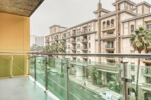 Downtown 1BR w Pool Gym WD nr Staples Center LAX-547