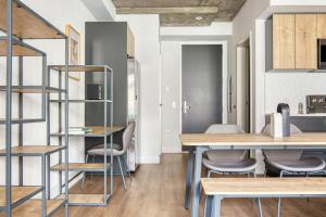 Downtown 1BR w Pool Gym WD nr Staples Center LAX-547