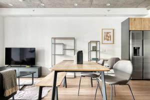 Downtown 1BR w Pool Gym WD nr Staples Center LAX-547