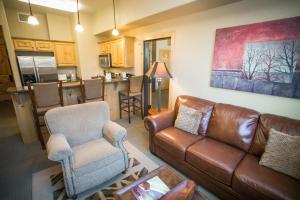 One-Bedroom Apartment room in Silverado 321 AB