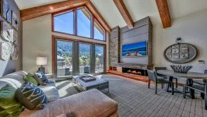 Luxury 2Br Residence Steps From Heavenly Village & Gondola Condo - Stateline
