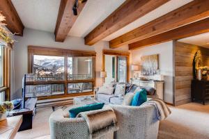 Two-Bedroom Apartment room in Mountain Views From This Plaza Condo - Sleeps 6 Condo