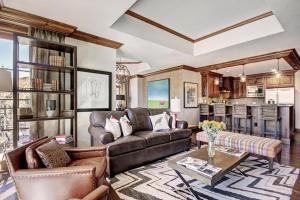 2BR Residence at the Ritz-Carlton with Valley View