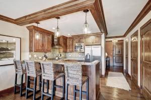 2BR Residence at the Ritz-Carlton with Valley View