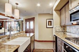 One Ski Hill Place S8322