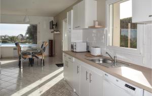 Maisons de vacances Amazing Home In Pleubian : photos des chambres