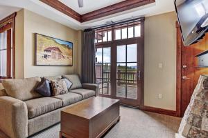 One Ski Hill Place S8212