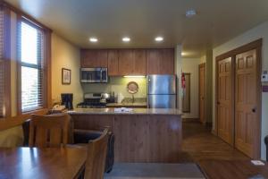 3160 Aspen Grove