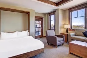 One Ski Hill Place S8414 - Брекенридж