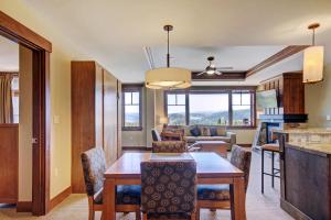 One Ski Hill Place S8414