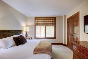 Ritz Carlton Residence Spacious with Valley Views