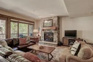 Elegant Updated 3 Bedroom Condo At One Arrowhead Place Condo - 爱德华兹