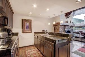 Rustic Mountain View 2Bedroom Condo- Lodge at Vail