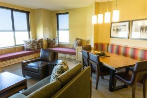 Deluxe condo in newly remodeled Grand Summit Hotel