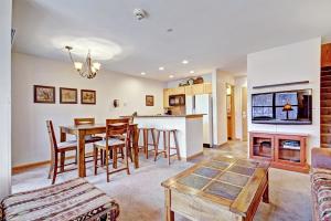 River Mtn Lodge E320