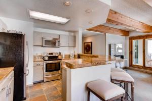 Elegantly Styled Plaza Condo Condo