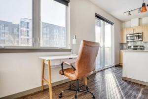 Ballard 2BR w Gym Yoga nr Farmers Mkt SEA-271