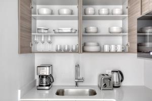 Midtown E 1BR w Elevator DM nr Bloomies NYC-782