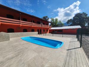 0001.13 - Maranduba - Chalé Térreo - 6 Pessoas -2 Quadras Do Mar - Piscina - Wi-Fi -Ar Condicionado