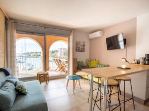 Apartment Port de la Gavine I-1 by Interhome