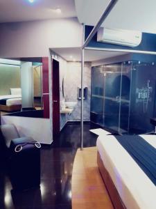 DLUXE Auto Hotel ADULTS ONLY