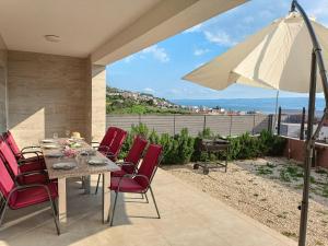 Modern villa with jacuzzi, beautiful sea view, near Split! Villa 36A