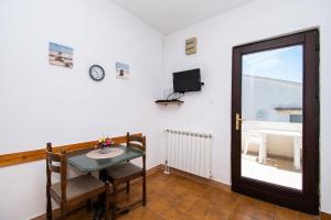 Apartments Crljenko