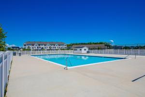 Grande at Canal Pointe - 37696 Ulster Dr, Unit #12