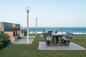 G1Bermuda-Oasis on Willard Beach