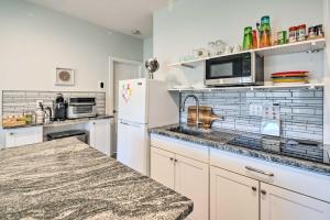 Comfy Asheville Vacation Rental with Hot Tub!