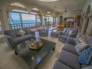 Beachfront Delfin Estate With Pool Sleeps 43 - Venadillo