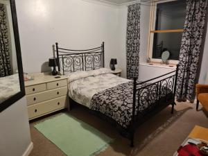 Double Room with Private Bathroom room in Cuffern Manor