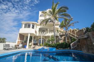 Sandcastle Beachfront Villa With Pool