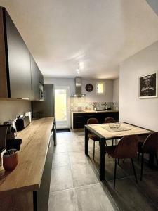 Appartements Jolie Maison de Ville - 4 personnes - Wifi - TV : photos des chambres