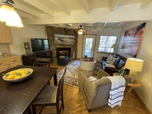 C4 - Mountain Harbor two bedroom Lodge cottage